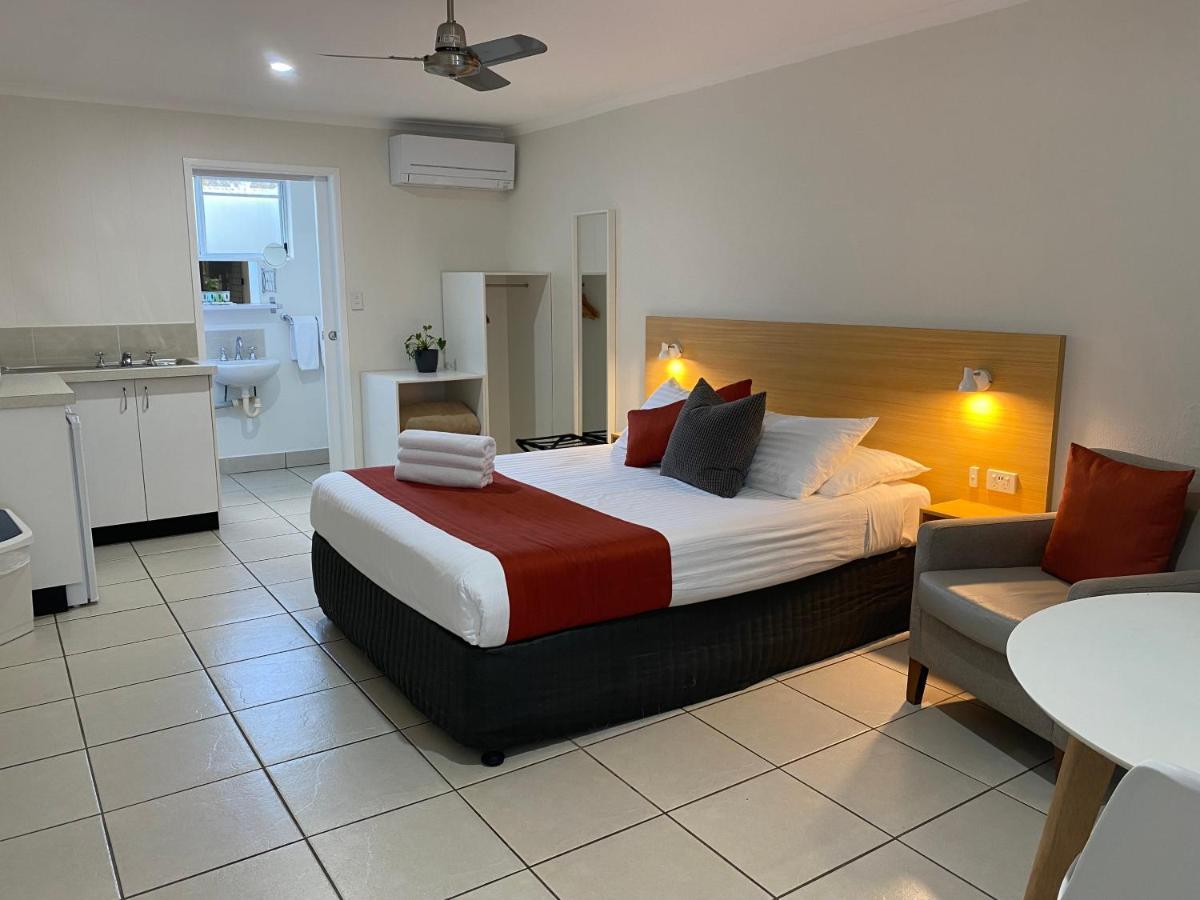 Tin Can Bay Motel מראה חיצוני תמונה