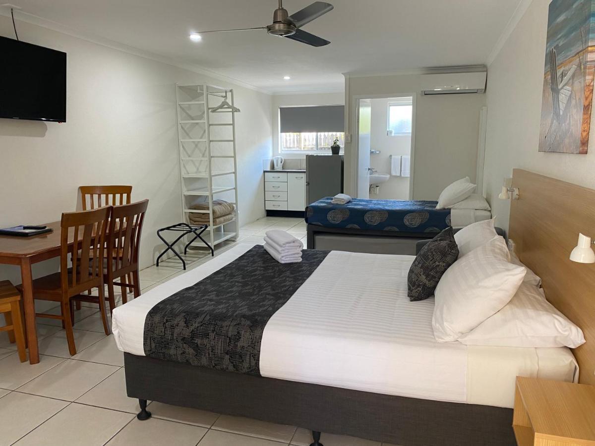 Tin Can Bay Motel מראה חיצוני תמונה