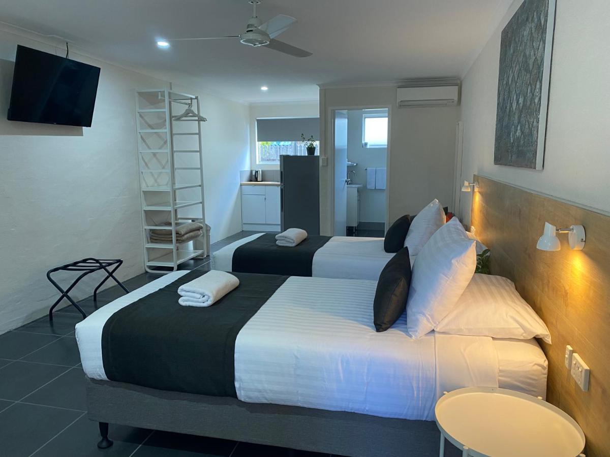 Tin Can Bay Motel מראה חיצוני תמונה