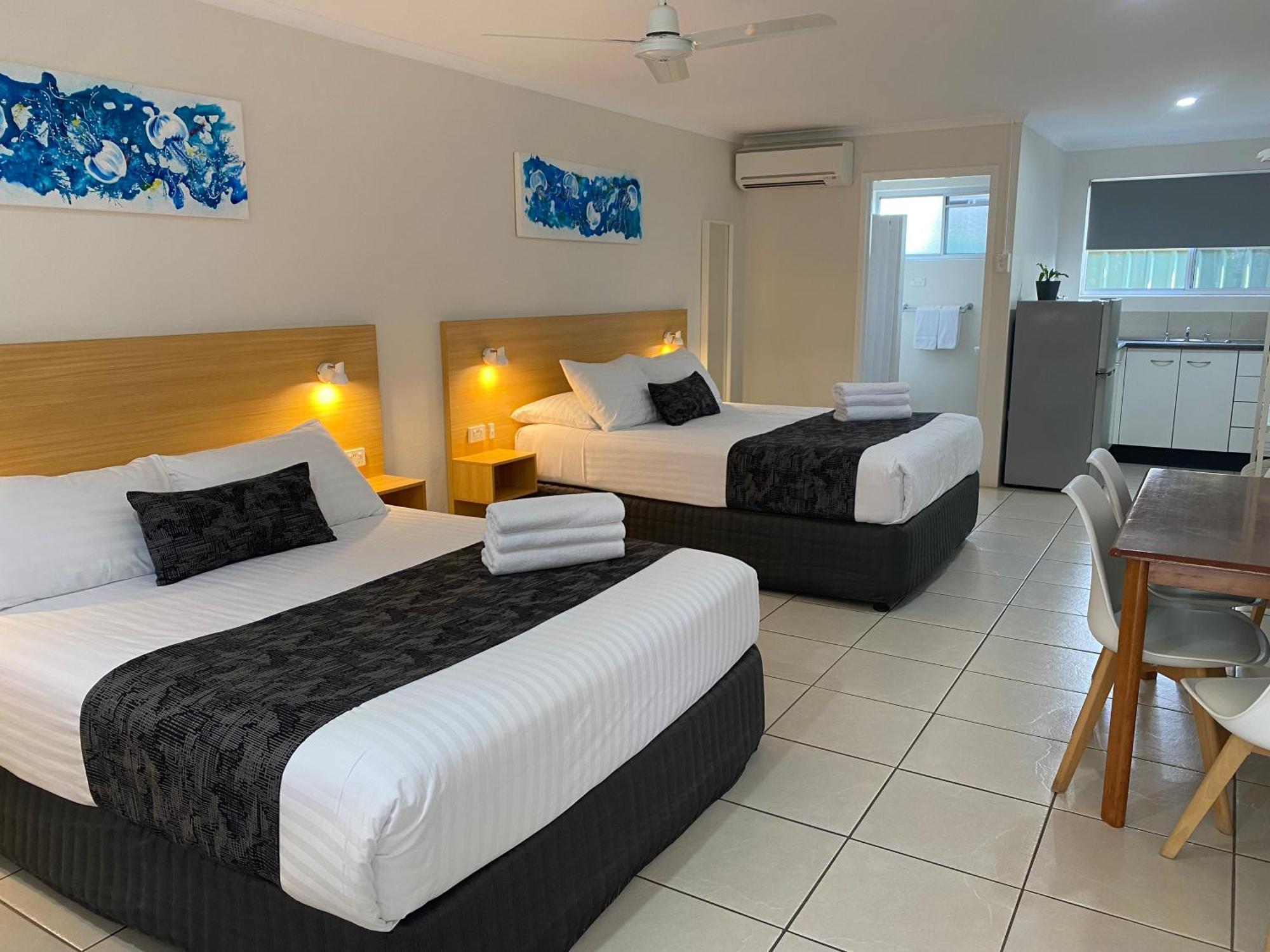 Tin Can Bay Motel מראה חיצוני תמונה