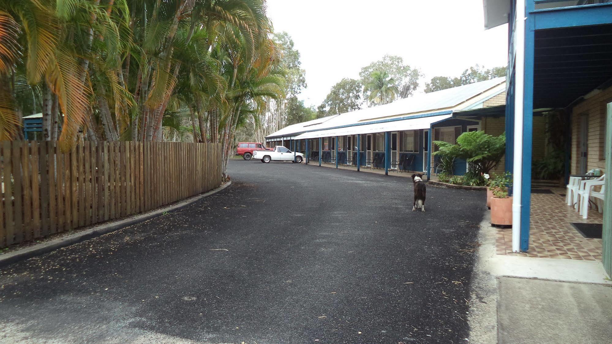Tin Can Bay Motel מראה חיצוני תמונה