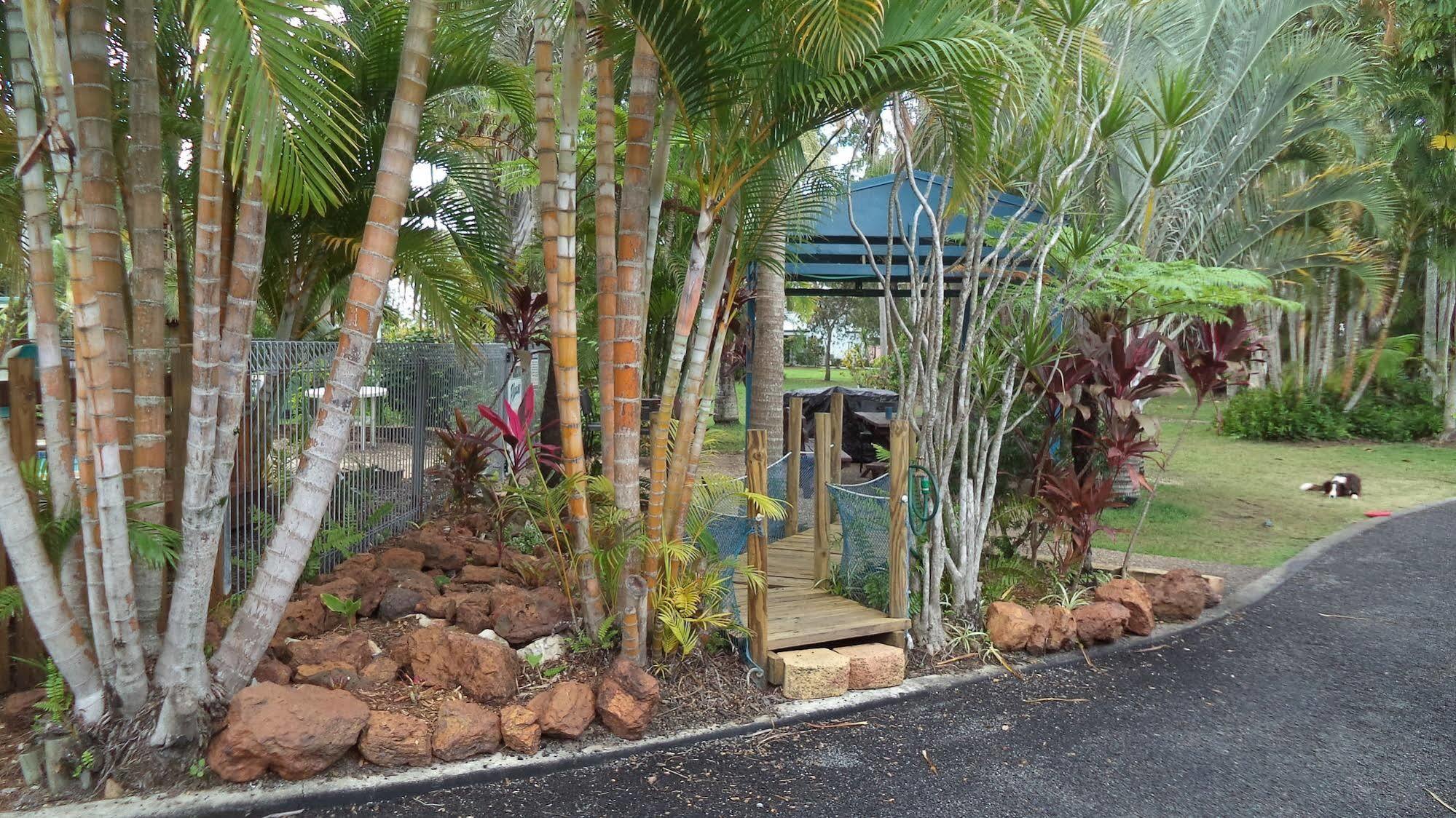 Tin Can Bay Motel מראה חיצוני תמונה