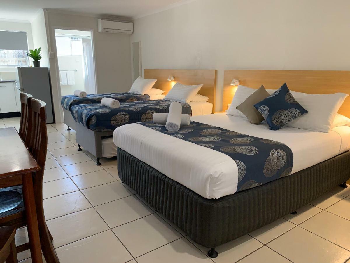 Tin Can Bay Motel מראה חיצוני תמונה